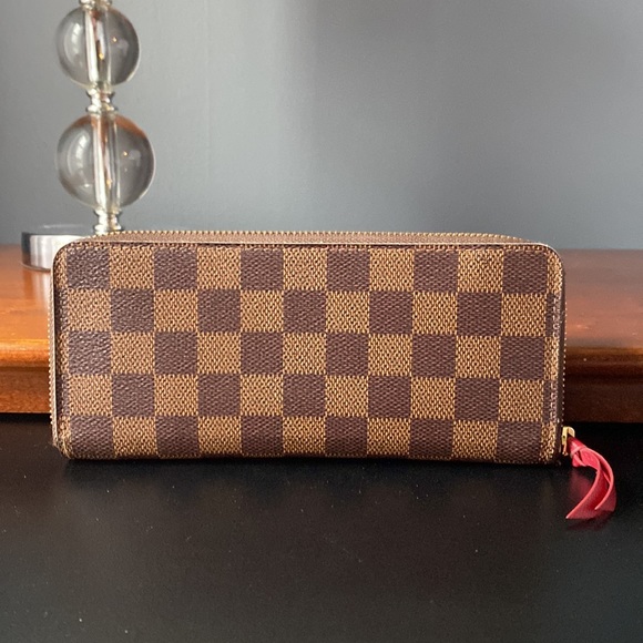 Louis Vuitton zip around wallet - Picture 2 of 8